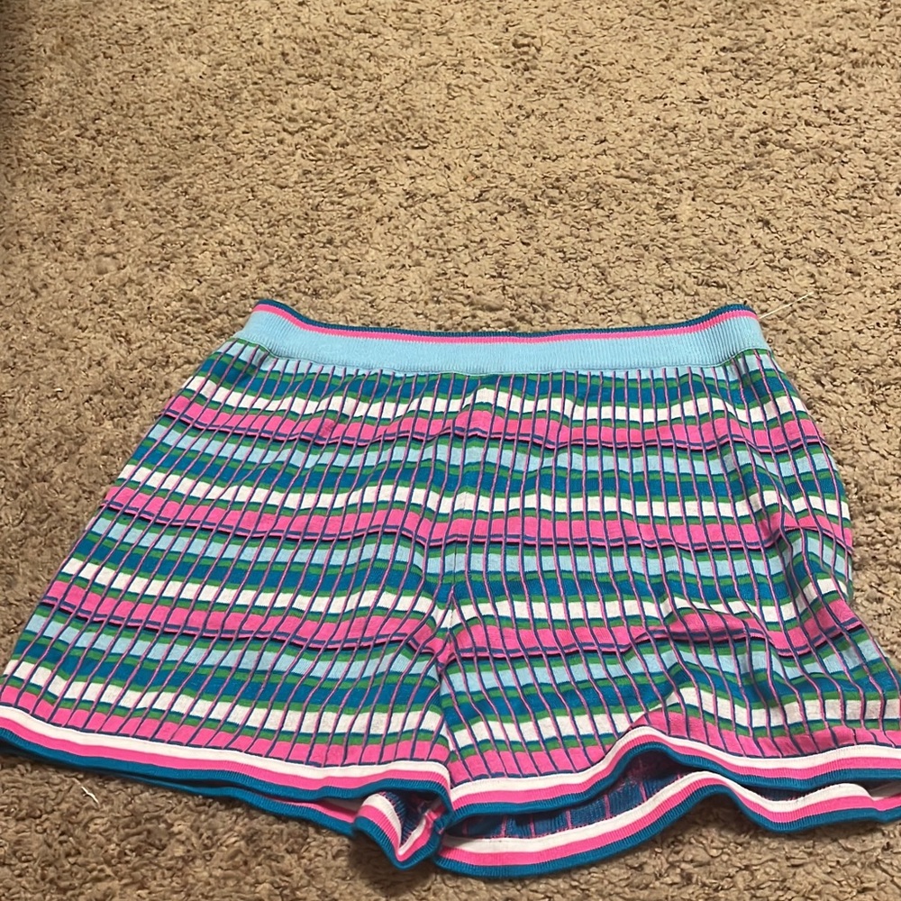 NWT AVINGTON SWEATER SHORT SIZE LARGE
